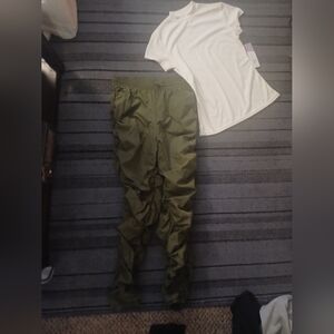 NWT BUNDLE OF 2(1 CREAM RIBBED TÈE,1 ARMY GREEN RUCHED PANTS)⁰